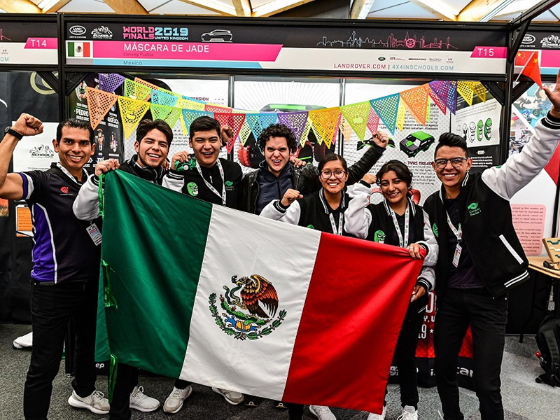 جاكوار لاند روڤر تشجع اليافعين على الترميز من أجل مستقبل القيادة الذاتية